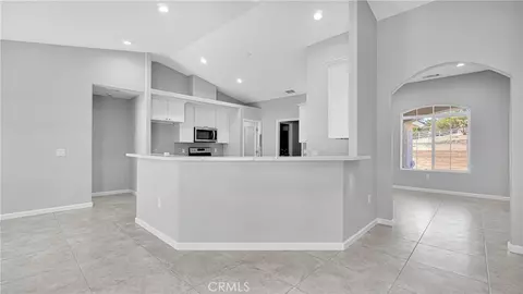 Entry Way - 9040 10th Ave, Hesperia, CA 92345 photo 7 of 10