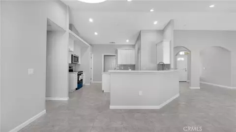Entry Way - 9040 10th Ave, Hesperia, CA 92345 photo 6 of 10