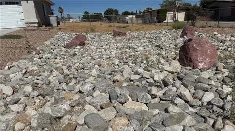 Exterior - 9040 10th Ave, Hesperia, CA 92345 photo 6 of 7