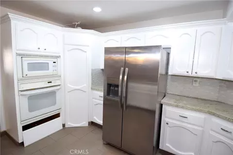 Kitchen - 13253 Pocono, Apple Valley, CA 92308 photo 2 of 4