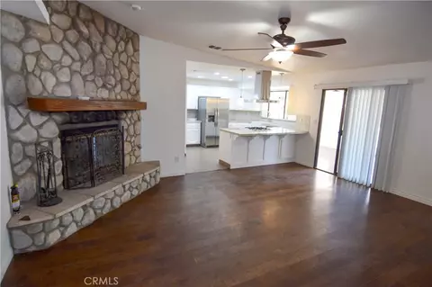 Living - 13253 Pocono, Apple Valley, CA 92308 photo 3 of 4