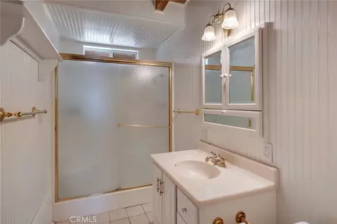 Bath - 2722 Arrowhead, Pinon Hills, CA 92372 photo 1 of 2