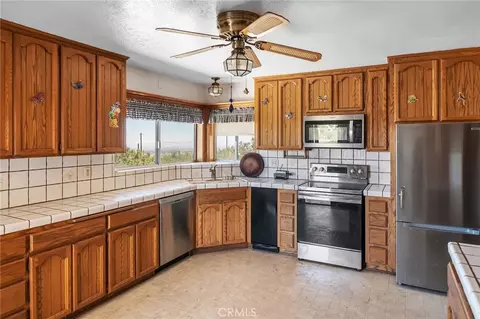 Kitchen - 2722 Arrowhead, Pinon Hills, CA 92372 photo 1 of 1