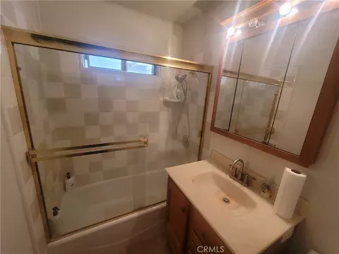 Bath - 1594 Bordwell, Colton, CA 92324 photo 1 of 1
