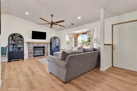 21930 Mohican Ave, Apple Valley, CA 92307 photo 3
