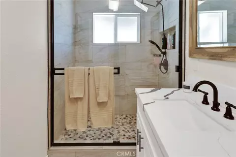 Bath - 9996 Estrada, Lucerne Valley, CA 92356 photo 6 of 7