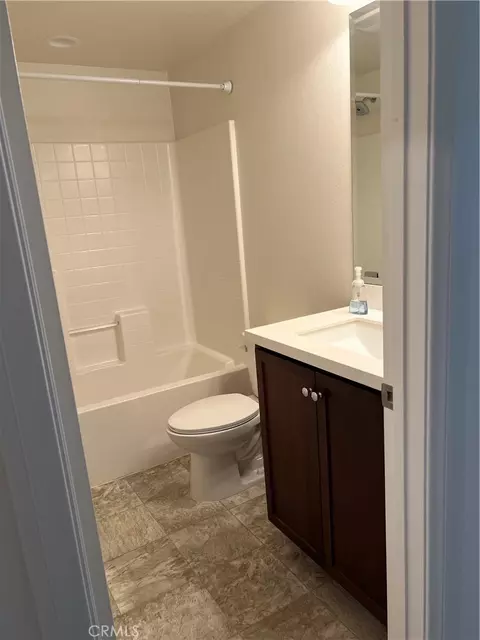 Bath - 1628 Dodson Ln, Beaumont, CA 92223 photo 2 of 3
