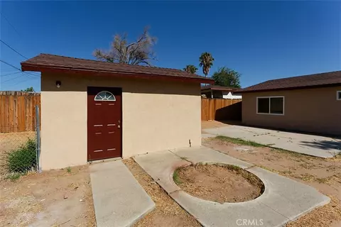 Exterior - 15935 Live Oak, Hesperia, CA 92345 photo 6 of 6