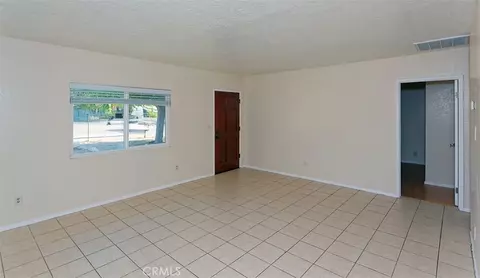 Living - 15935 Live Oak, Hesperia, CA 92345 photo 2 of 4