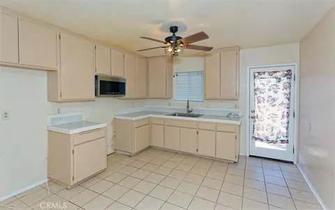 Kitchen - 15935 Live Oak, Hesperia, CA 92345 photo 1 of 1