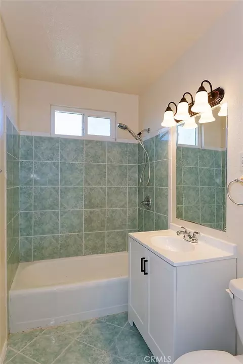 Bath - 15935 Live Oak, Hesperia, CA 92345 photo 1 of 3