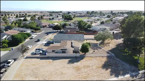 27400 Cloverleaf Ln, Helendale, CA 92342 photo 3