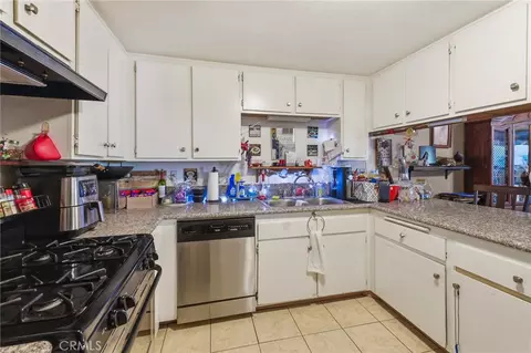 Kitchen - 8439 Sunset Trl #B, Rancho Cucamonga, CA 91730 photo 3 of 4