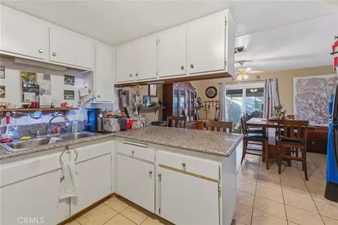 Kitchen - 8439 Sunset Trl #B, Rancho Cucamonga, CA 91730 photo 4 of 5
