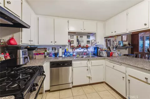 Kitchen - 8439 Sunset Trl #B, Rancho Cucamonga, CA 91730 photo 3 of 5