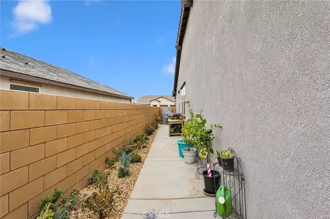 Exterior - 14168 Georgetown, Hesperia, CA 92344 photo 13 of 14