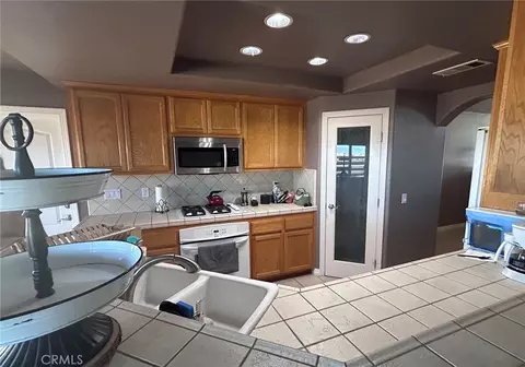 13565 Farmington St, Oak Hills, CA 92344 photo 12