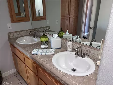 13565 Farmington St, Oak Hills, CA 92344 photo 19