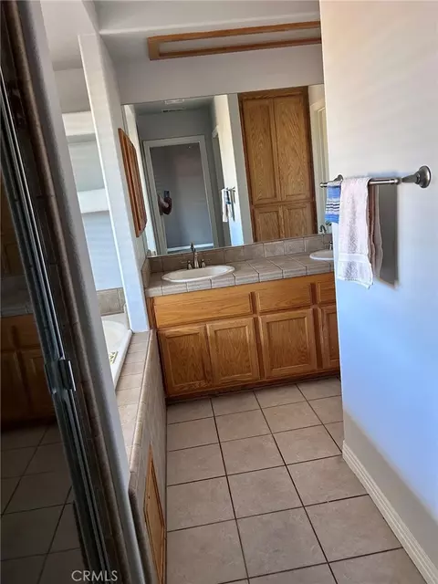 13565 Farmington St, Oak Hills, CA 92344 photo 15