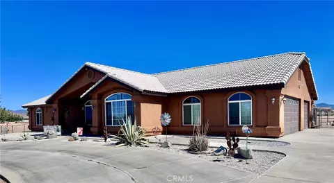 13565 Farmington St, Oak Hills, CA 92344 photo 1