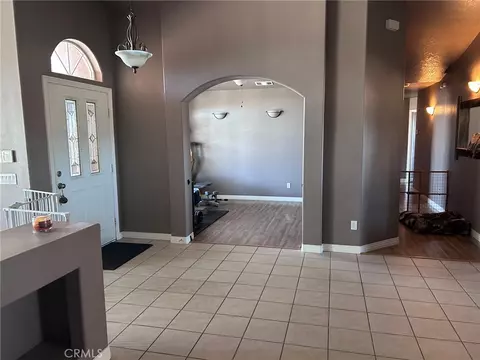 13565 Farmington St, Oak Hills, CA 92344 photo 9