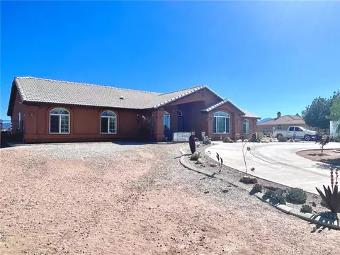 13565 Farmington St, Oak Hills, CA 92344 photo 5