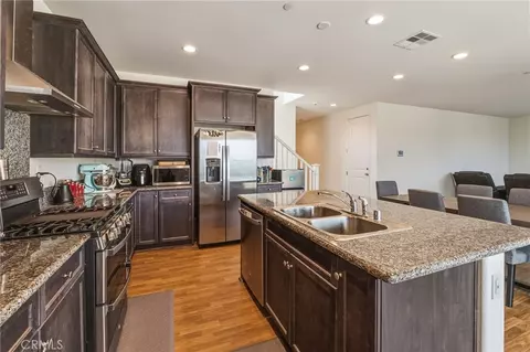 Kitchen - 575 Feeder, Hemet, CA 92543 photo 2 of 4
