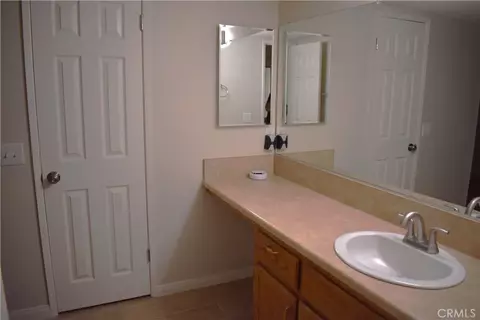 Bath - 11647 Pepper Ln, Apple Valley, CA 92308 photo 2 of 4