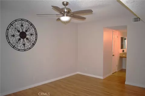 Living - 11647 Pepper Ln, Apple Valley, CA 92308 photo 4 of 5