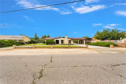 17994 Pine St, Hesperia, CA 92345 photo 2