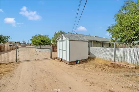Exterior - 14285 Kiowa Rd, Apple Valley, CA 92307 photo 10 of 11