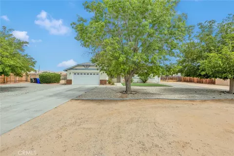 Exterior - 14285 Kiowa Rd, Apple Valley, CA 92307 photo 2 of 11