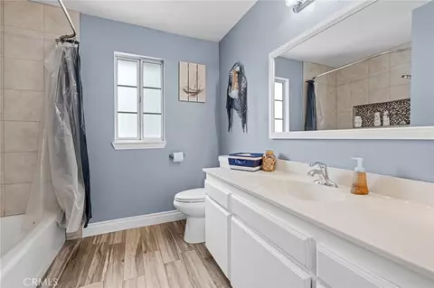 Bath - 14285 Kiowa Rd, Apple Valley, CA 92307 photo 1 of 5