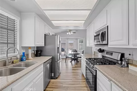 Kitchen - 14285 Kiowa Rd, Apple Valley, CA 92307 photo 1 of 5