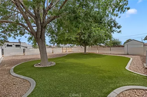 Exterior - 14285 Kiowa Rd, Apple Valley, CA 92307 photo 7 of 11