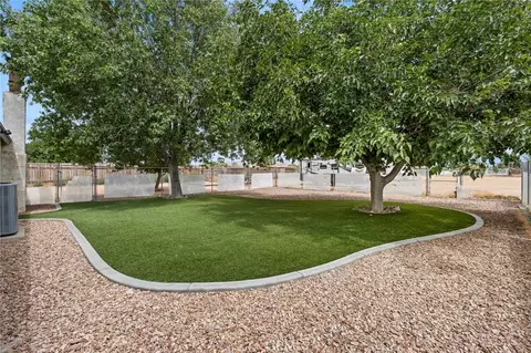 Exterior - 14285 Kiowa Rd, Apple Valley, CA 92307 photo 8 of 11