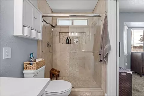 Bath - 14285 Kiowa Rd, Apple Valley, CA 92307 photo 5 of 5