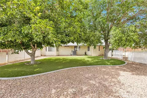 Exterior - 14285 Kiowa Rd, Apple Valley, CA 92307 photo 6 of 11