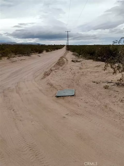 800 Bodick Rd, Landers, CA 92285 photo 3
