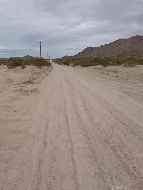 800 Bodick Rd, Landers, CA 92285 photo 2