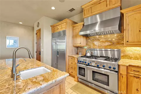 8323 Macron, Oak Hills, CA 92344 photo 22