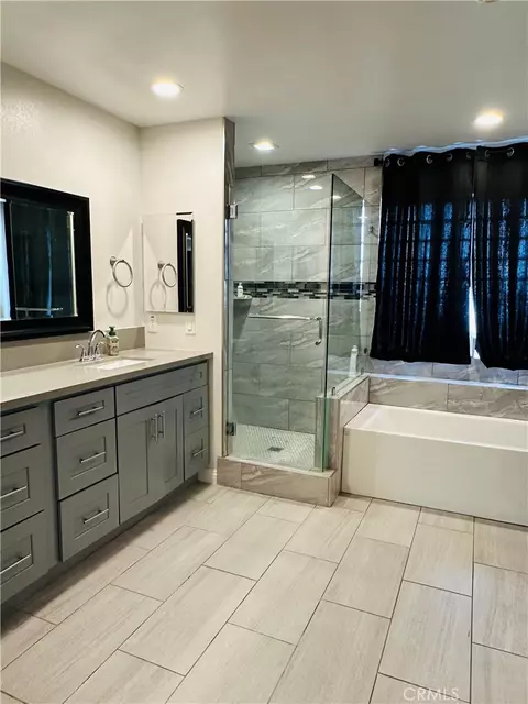 Bath - 11131 Arcadia, Apple Valley, CA 92308 photo 2 of 4