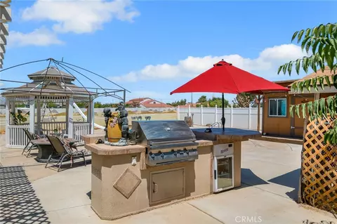Exterior - 17598 Linden St, Hesperia, CA 92345 photo 8 of 8