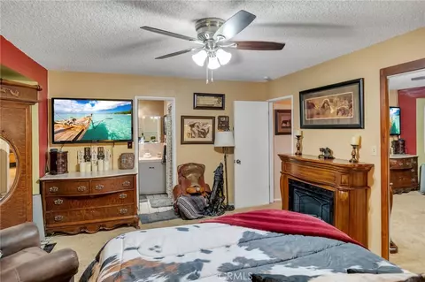 Bedroom - 17598 Linden St, Hesperia, CA 92345 photo 2 of 4