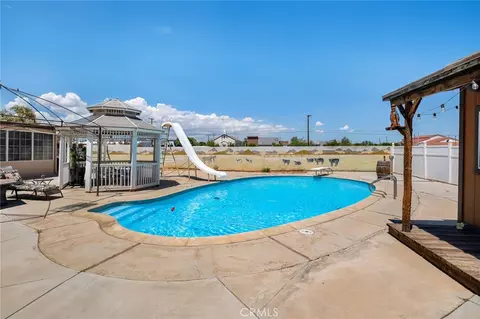 Exterior - 17598 Linden St, Hesperia, CA 92345 photo 6 of 8