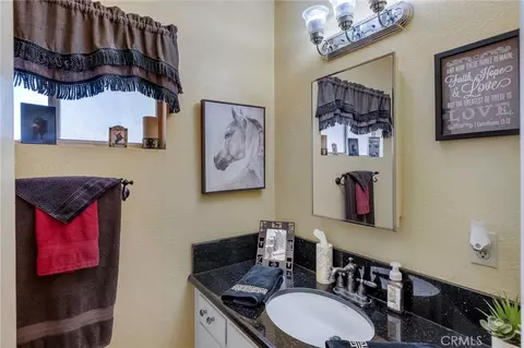 Bath - 17598 Linden St, Hesperia, CA 92345 photo 4 of 4