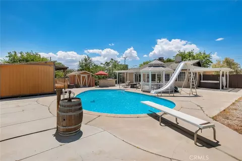 Exterior - 17598 Linden St, Hesperia, CA 92345 photo 7 of 8