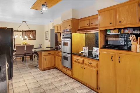 Kitchen - 17598 Linden St, Hesperia, CA 92345 photo 2 of 2