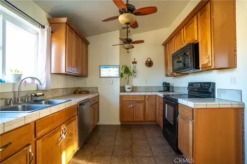Kitchen - 14834 Narragansett, Apple Valley, CA 92307 photo 2 of 2
