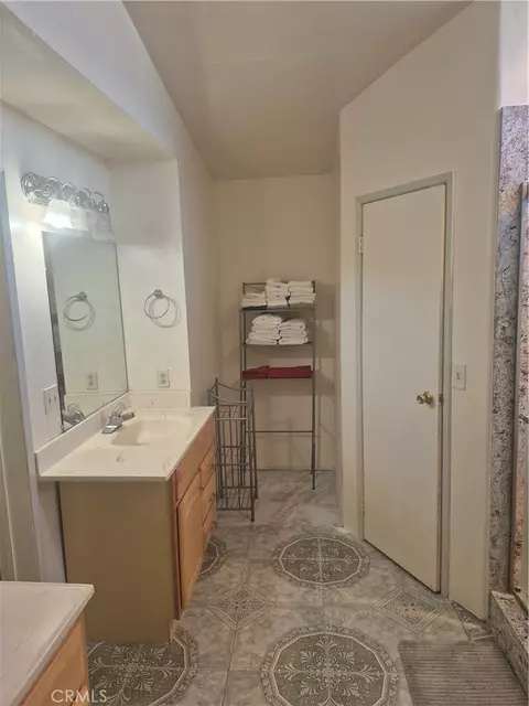 Bath - 1331 Savanna, Barstow, CA 92311 photo 2 of 5